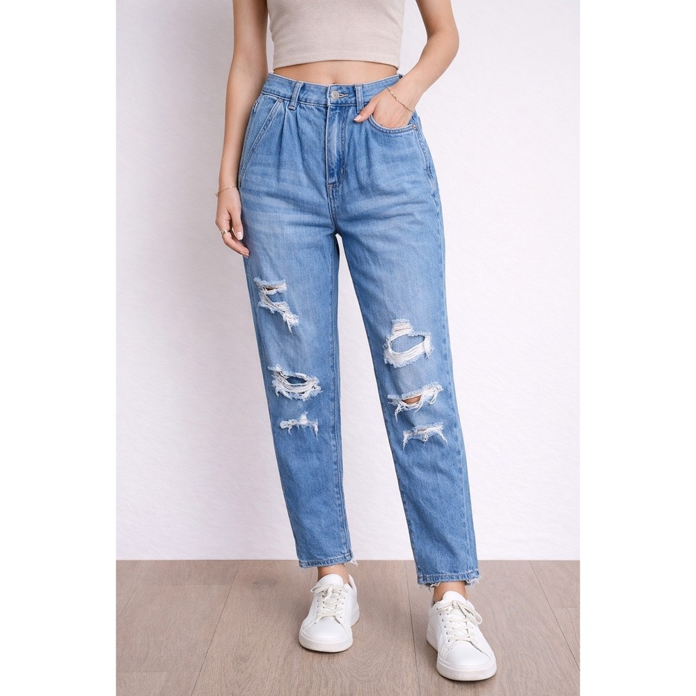 American Eagle Hi-Rise Mom Jean Distressed Light Wash Jeans Women's 2 Regular